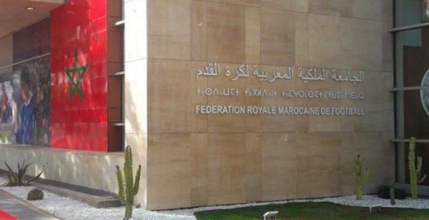 "جامعة لقجع" تصدر عقوبات جديدة على الفرق المحلية واللاعبين والمدربين