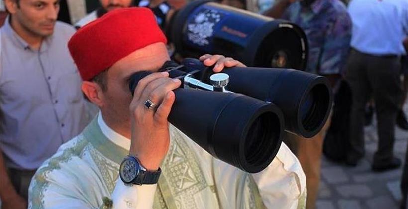 بعد صلاة الفجر...دولة عربية تتراجع عن قرارها وتعلن أن الثلاثاء أول أيام عيد الفطر