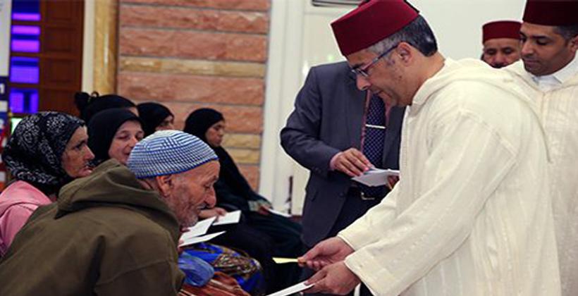 تسليم هبات ملكية للأسر المعوزة وذوي الإحتياجات الخاصة 