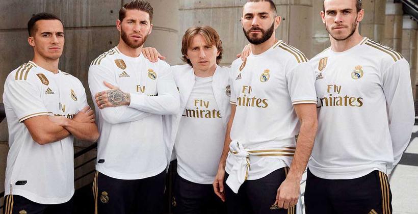رسميا.. ريال مدريد يزيح النقاب عن قميص الموسم القادم بألوان بيضاء وخطوط ذهبية