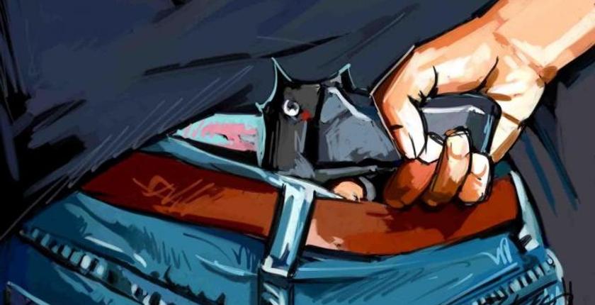 أمن البيضاء يستخدم سلاحه الوظيفي لتوقيف شخص عنف والده وطعن شرطيا