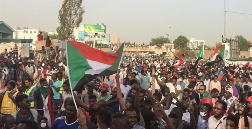 مظاهرات السودان.. الاتحاد الإفريقي يعلق عضوية الخرطوم