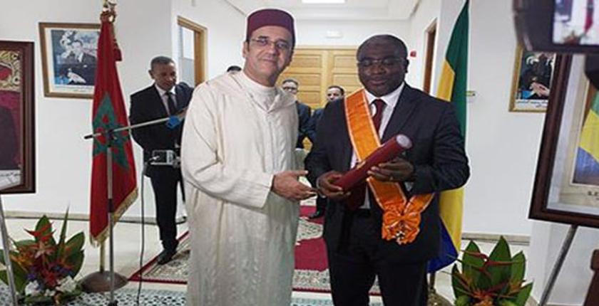 جلالة الملك يمنح السفير السابق للغابون بالمغرب الوسام العلوي