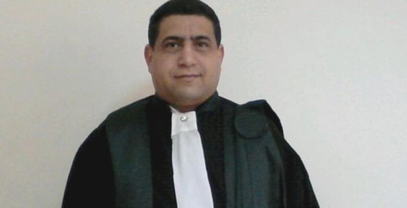 بعد عزله  من القضاء..الهيني يعود  إلى ردهات المحاكم من باب "المحاماة"