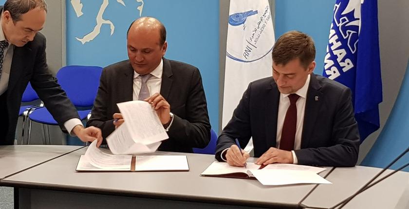 بالصور..حزب الأحرار يوقع اتفاقية صداقة وتعاون مع أكبر حزب روسي