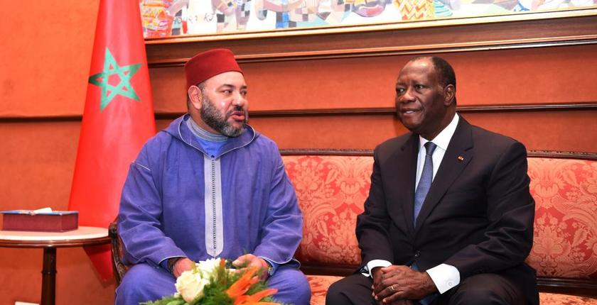 جلالة الملك يجري مباحثات على انفراد مع الرئيس الإيفواري بأبيدجان