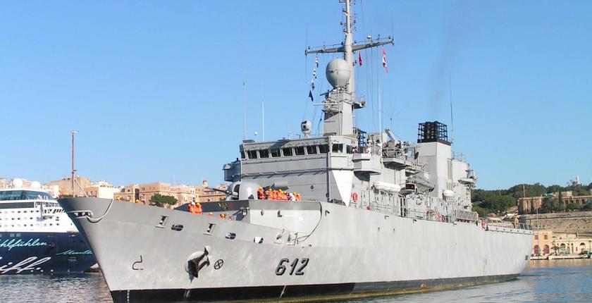  وصول سفينتين حربيتين مغربيتين إلى ميناء مدينة "Ferrol" الإسبانية