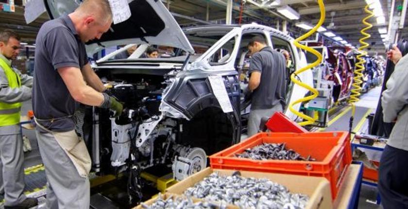 فرنسا.. "Renault" تعتزم توظيف 5 آلاف عامل خلال السنوات الثلاث المقبلة