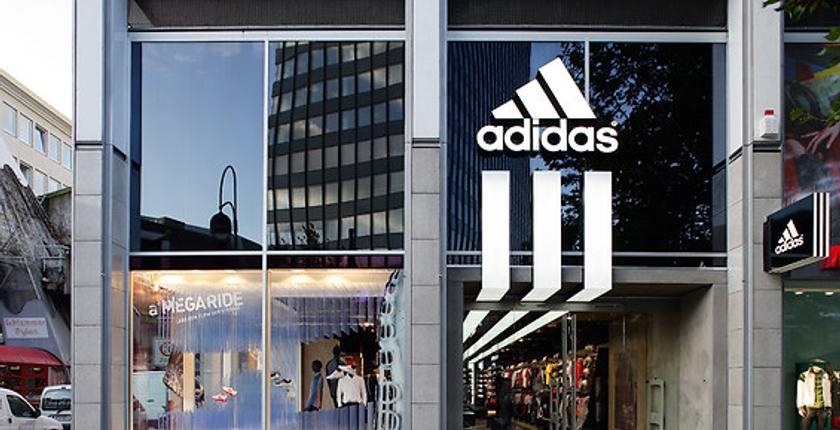 "Adidas" تتبنى  استراتيجية جديدة تقوم على إغلاق عدد كبير من متاجرها 