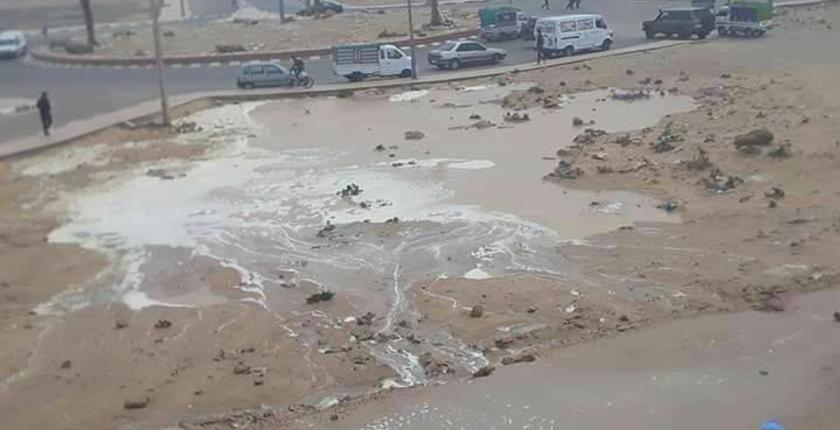 بالصور.."ميني تسونامي" يضرب سواحل مدينة بوجدور