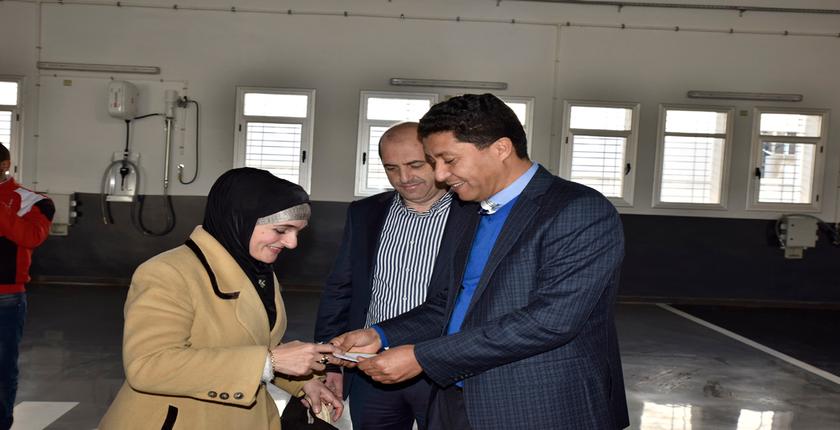 بالصور..رئيس جهة الشرق يشرف على عملية تجديد أسطول سيارات الأجرة