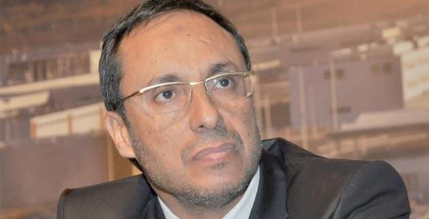 اعمارة يسعى لإيقاف شركات كبرى لاستغلال مقالع الرمال مدى الحياة