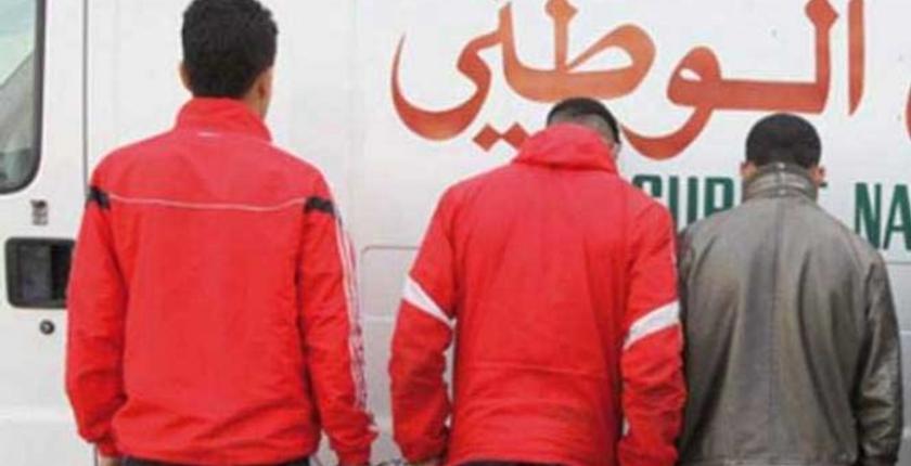 البيضاء.. توقيف 3 "بزناسة" متحوزين بقرابة 100 كلغ من الحشيش 