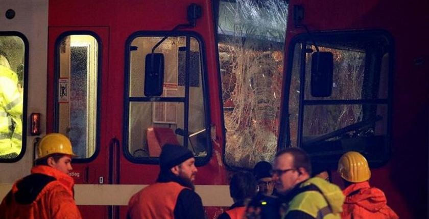 ألمانيا.. عشرات المصابين في حادث اصطدام قطاري "ترام" + صور