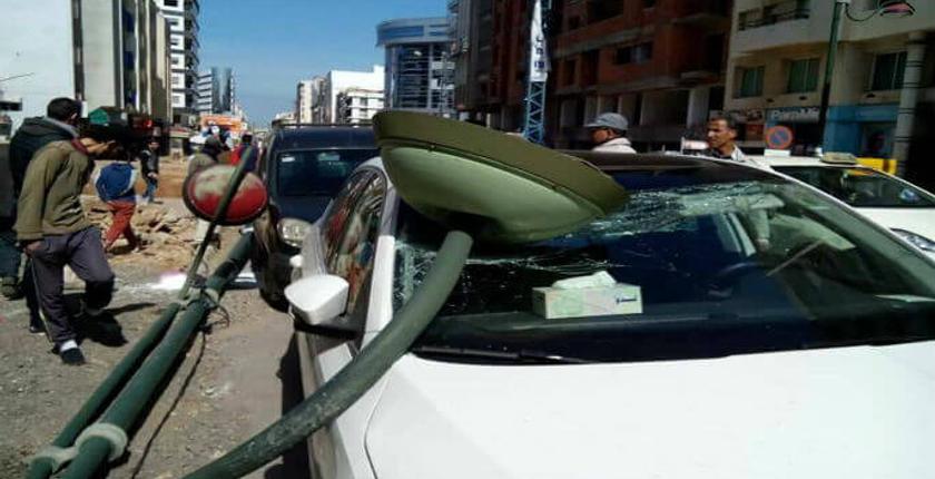 متابعة.. الأمن يحقق في حادث سقوط أعمدة كهربائية  على رؤوس المواطنين