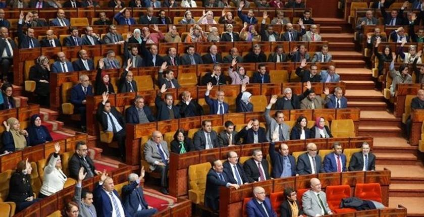 بالصورة.. هاشتاغ "عاونوا البرلمانيين" يجتاح المواقع الإجتماعية احتجاجا على "تقاعد الريع"