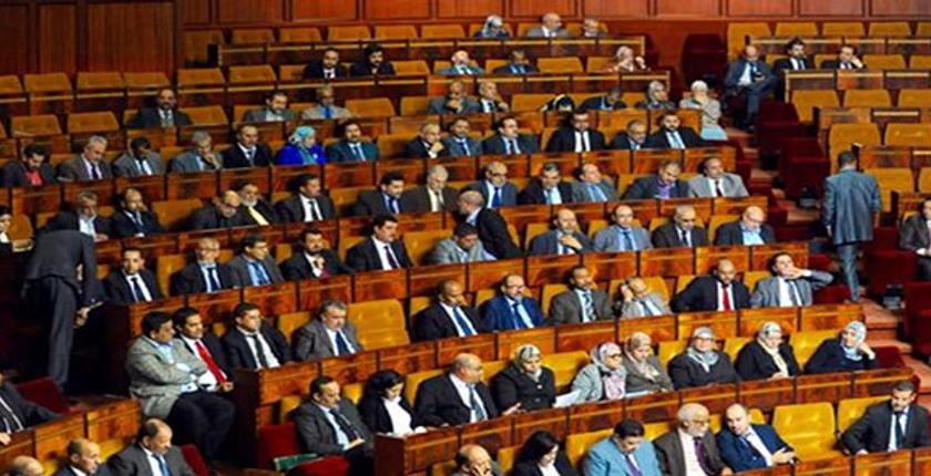 بالفيديو حملة "عاونو البرلمانيين" تصل إلى حافلات النقل العمومي