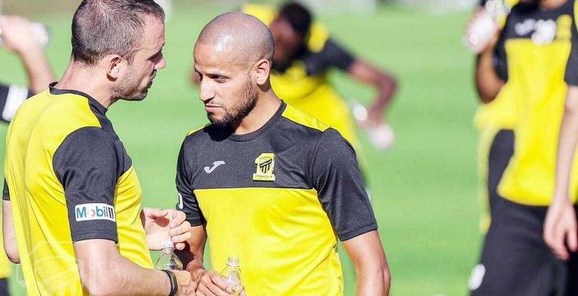 اتحاد جدة يمنح كريم الأحمدي شارة القيادة