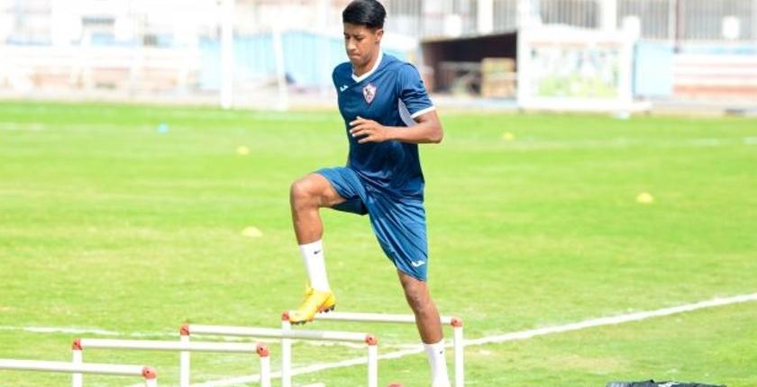أحداد يتسلم بطاقته الدولية