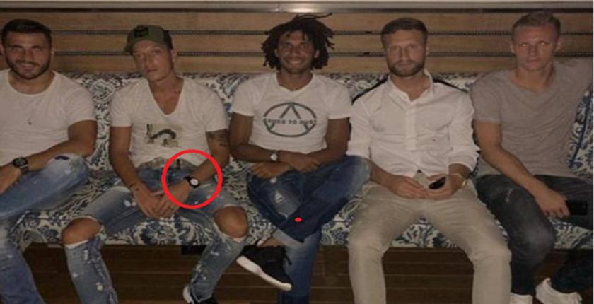 نجم أرسنال "أوزيل" يتبرع بساعة يد فاخرة ثمنها "خيالي" لمؤسسة خيرية