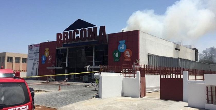الرباط.. النيران تلتهم أحد متاجر "بريكوما" + ألبوم صور