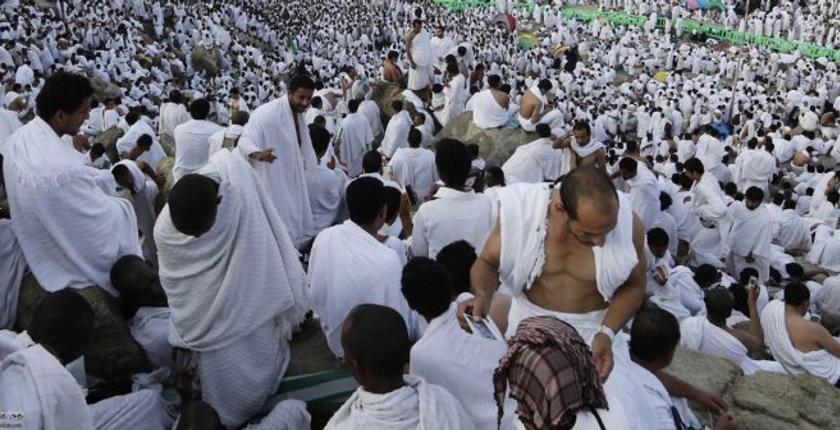 حجاج بيت الله الحرام ينفرون من عرفات إلى مزدلفة