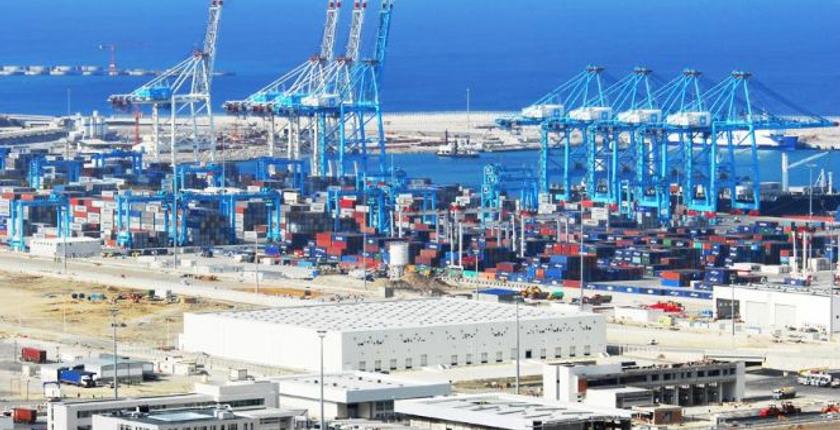 "لوبوان أفريك": ميناء طنجة أصبح ينافس كبار الموانئ العالمية