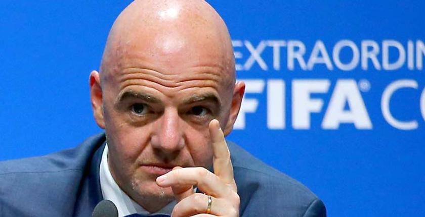 "الفيفا" يهدد غانا ونيجيريا بإيقاف نشاطهما الكروي