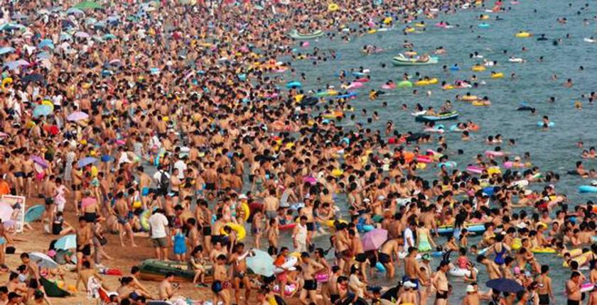 بالصورة.. تعرف على شاطئ يرتاده أكثر من 40.000 شخص يوميا !
