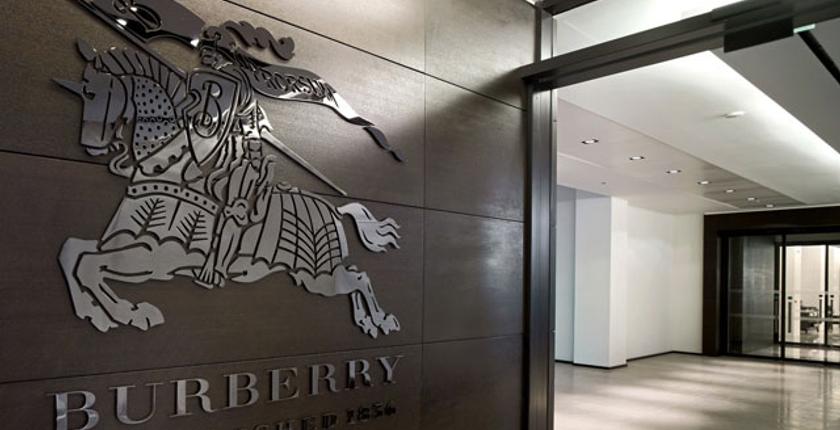 شركة Burberry تحرق منتجات  تقدر قيمتها بملايين الدولارات