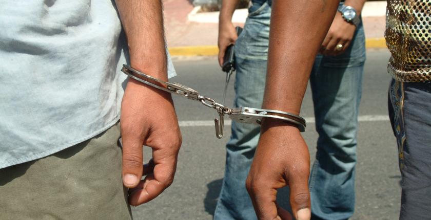 مكناس.. توقيف جانحين هددا عناصر الأمن بالسلاح الأبيض