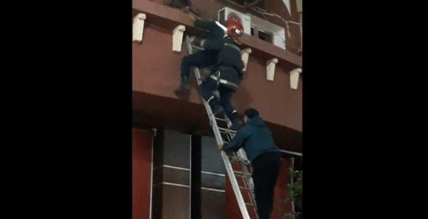 مراكش.. إنقاذ مهاجر إفريقي من الإنتحار + فيديو