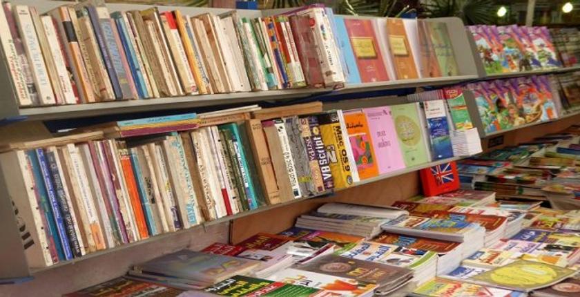 البيضاء.. تجار الكتب المستعملة يستنجدون بالمقررات الأجنبية