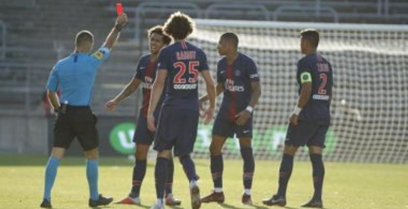 رابطة الدوري الفرنسي توقف مبابي ثلاث مباريات