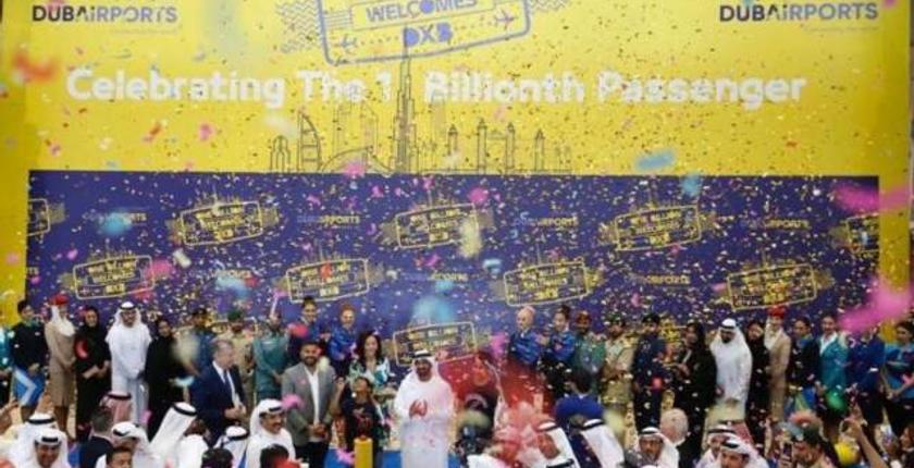 هكذا احتفل مطار دبي الدولي باستقبال الزائر رقم مليار !؟ 