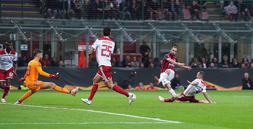 ميلان يودع الدوري الأوروبي على يد أولمبياكوس