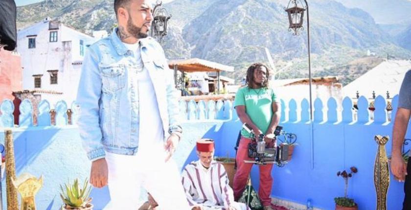 فنان عالمي  مشهور يحل بالمغرب لتصوير برنامج عن طفولته بأحد الأحياء الشعبية