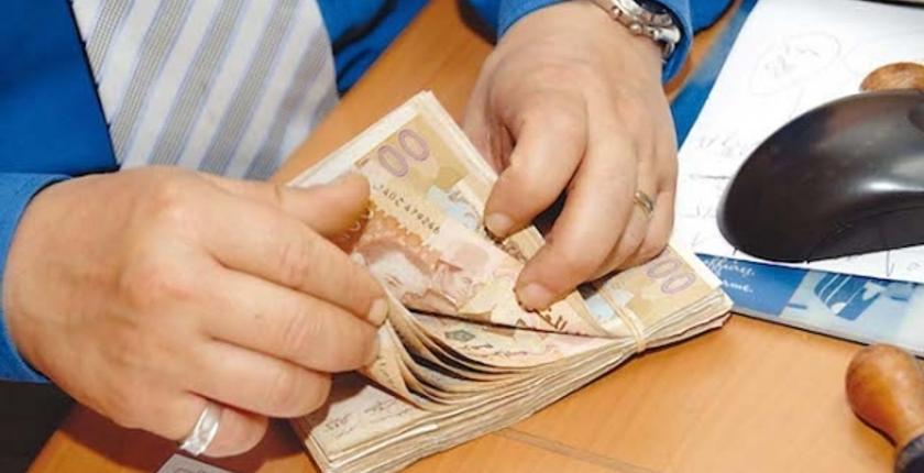 سابقة.. الحكومة تعفي أزيد من مليون مغربي من الديون 