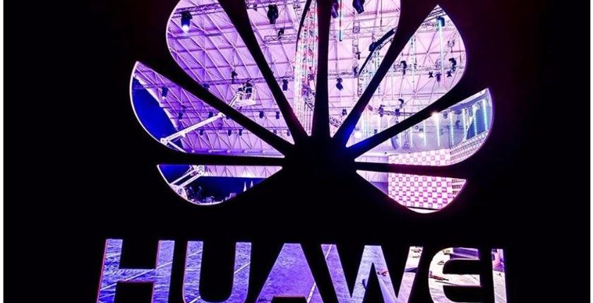 ترامب يسعى لإقناع حلفائه بعدم استخدام هواتف شركة "Huawei"