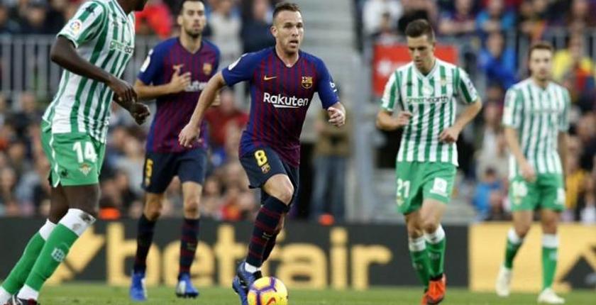 ريال بيتيس يقسو على برشلونة برباعية في الدوري الإسباني