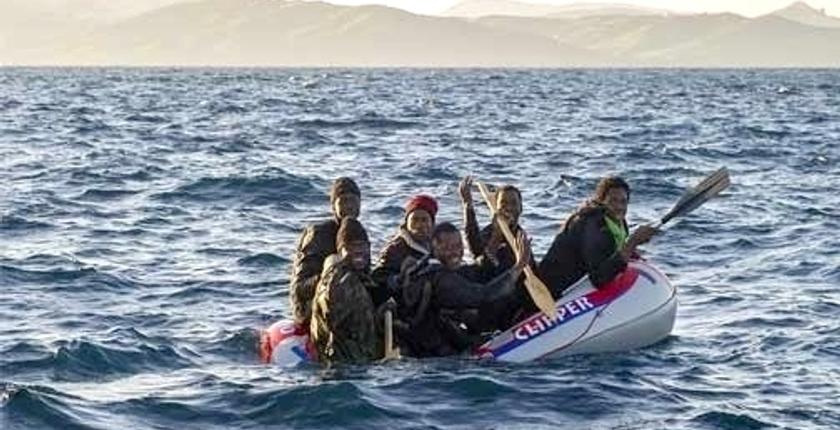 إنقاذ  6 مهاجرين أفارقة من الموت غرقا بأحد سواحل طنجة 