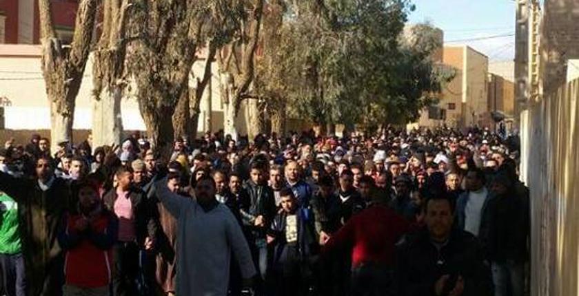 "حراك" أوطاط الحاج يجر الويل على الحقوقيين والسياسيين بالمدينة