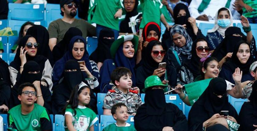 لأول مرة في السعودية..السماح للسعوديات بحضور مبارايات كرة القدم