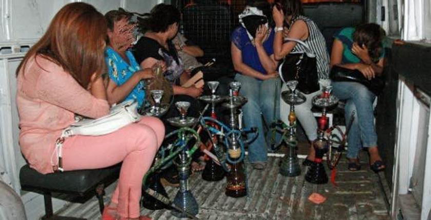 حملة شرسة على مقاهي الشيشة بطنجة