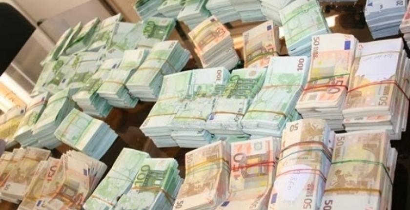 جمارك ميناء طنجة تحبط عملية تهريب مبلغ مالي كبير