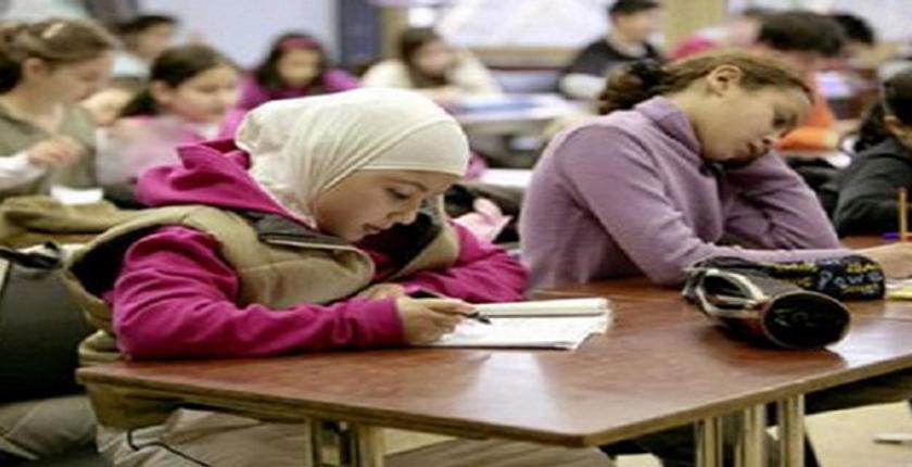 وزارة التعليم تتكفل بالتلميذة التي تركت المدرسة بسبب الفقر+ صورة