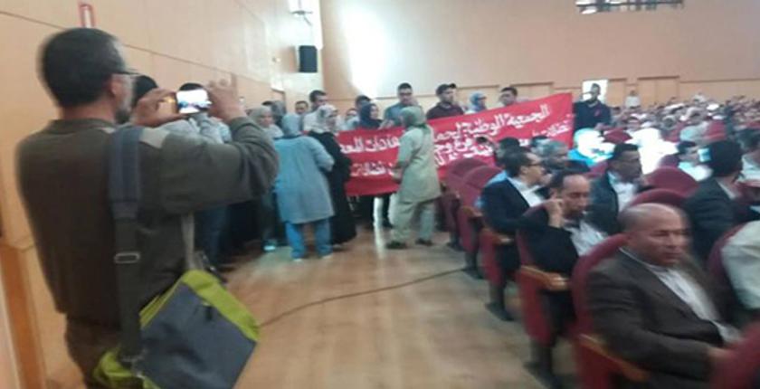 وجدة....معطلون ينسفن لقاءً رسمياً للخلفي