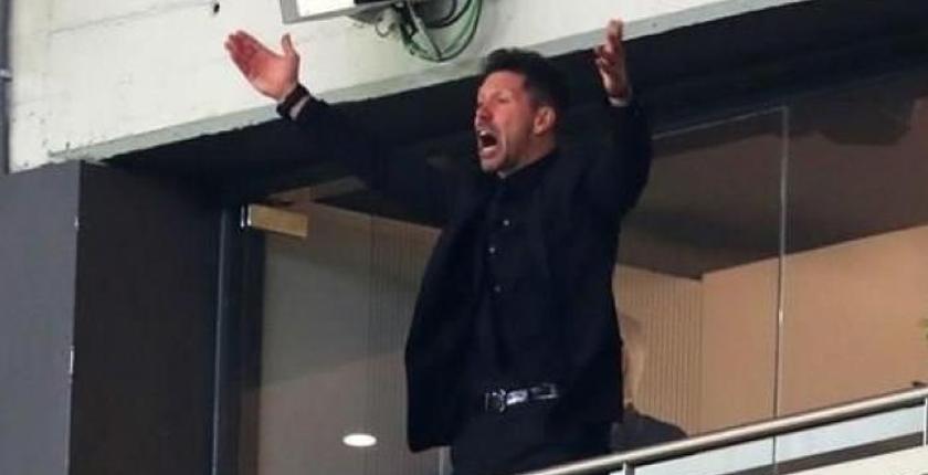 "يويفا" يوقف سيميوني 4 مباريات أوروبية ويمنعه من نهائي "اليوروبا ليغ"