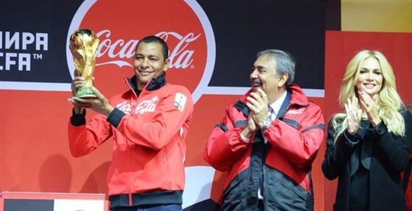 كأس العالم تصل إلى روسيا بعد أطول رحلة في تاريخها