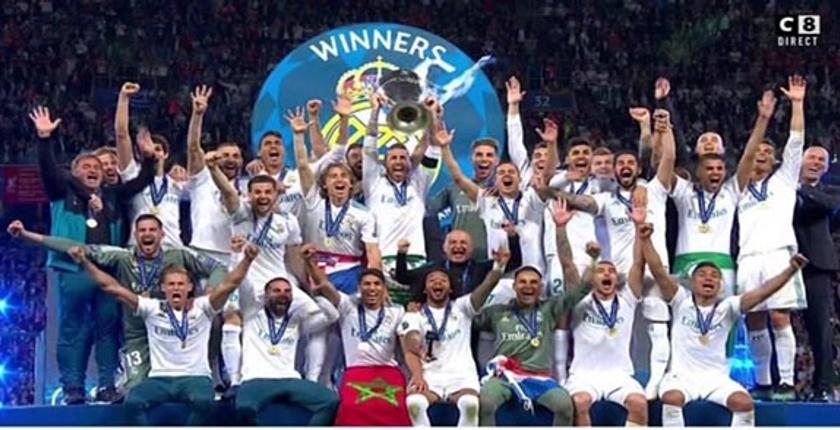 حكيمي يلتحف العلم المغربي عقب تتويج الريال بالكأس+ فيديو